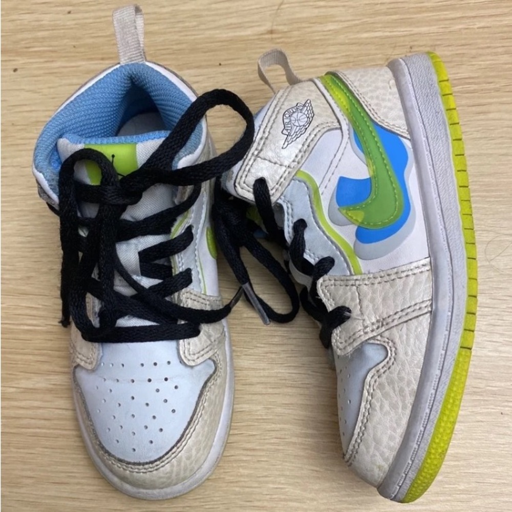 Jordan  1 Mid Warped Swoosh 
Size 9C
DV1322-017